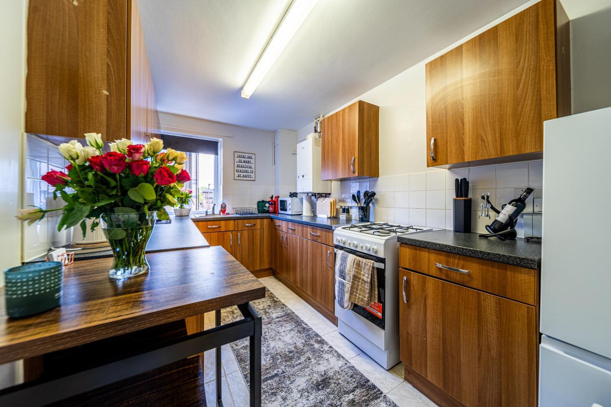 Luxurious & Spacious 3-br Free Parking Balcony Apartment London