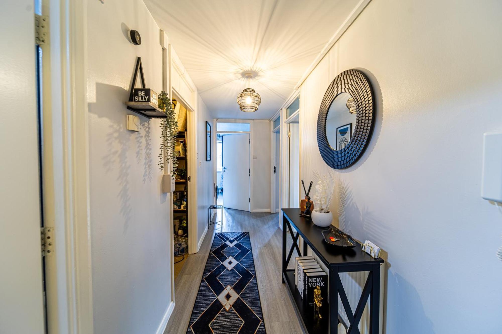 Luxurious & Spacious 3-br Free Parking Balcony Apartamento Londres