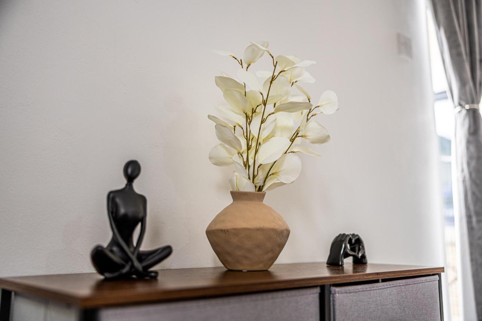 Luxurious & Spacious 3-br Free Parking Balcony Apartamento Londres