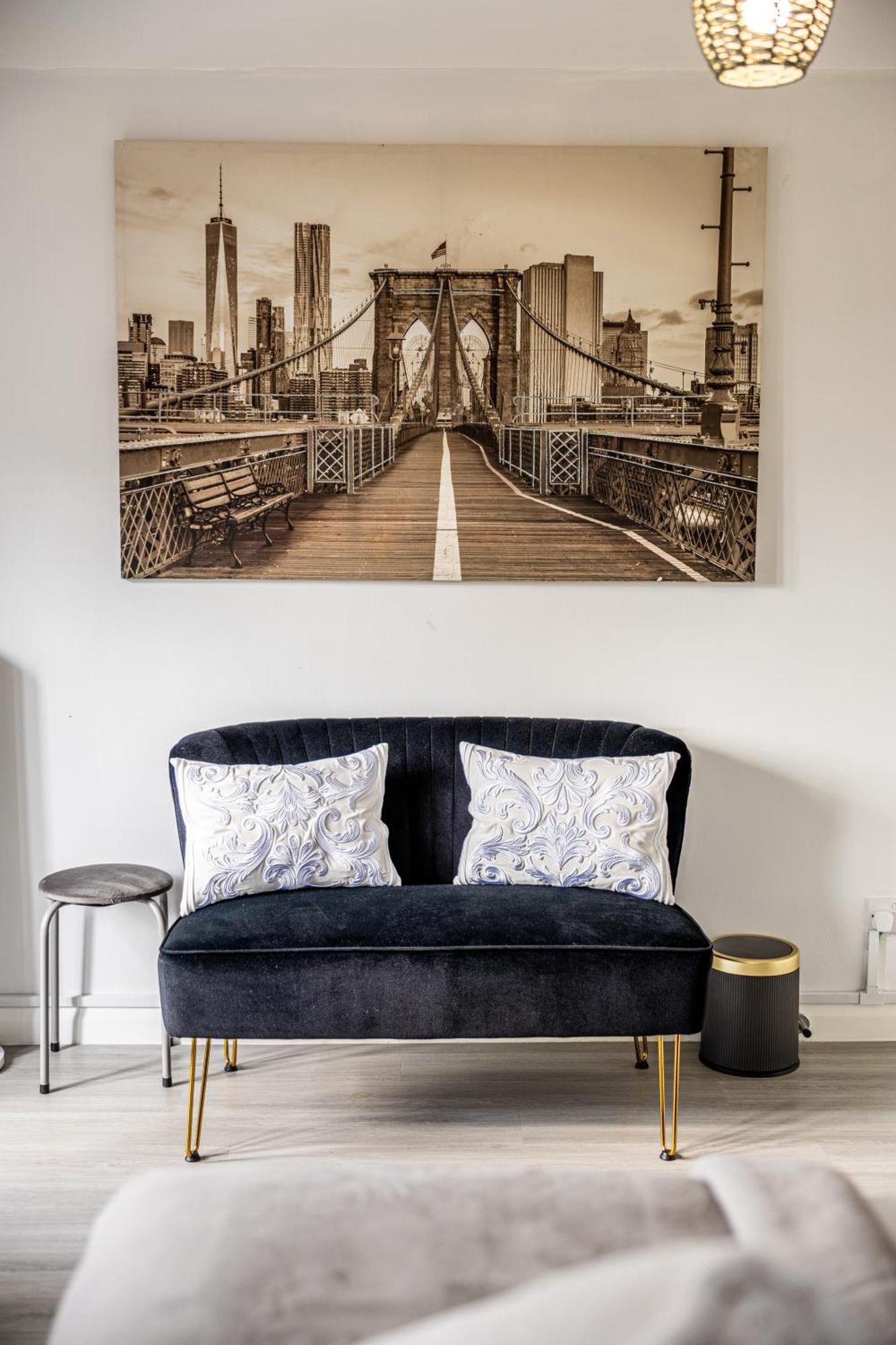 Luxurious & Spacious 3-br Free Parking Balcony *